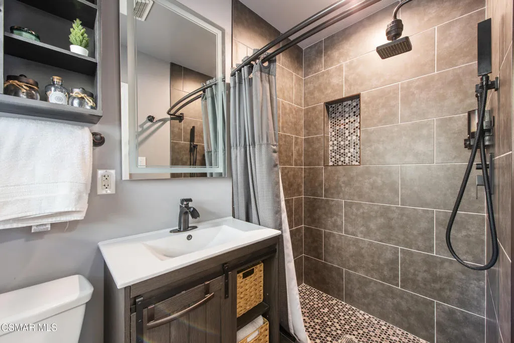 8466 Springford Drive, Sun Valley, California 91352 home-pic-15